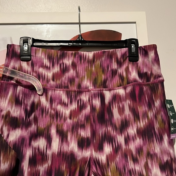 NWT 2pc Active Set! MTA Racerback Tank & Capri Leggings! High-Rise. Compression - Picture 6 of 10